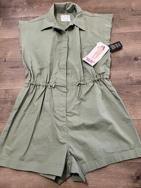 Celebrity Pink Cinch Waist Romper Size Medium New